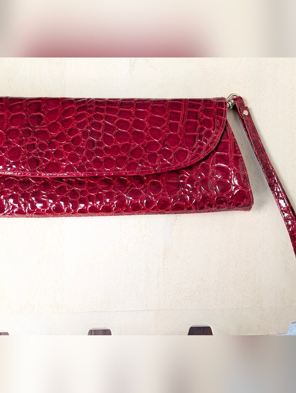 Shiny Red Croc Rectangle Clutch Removable Wrist Handle Snap Closure Broken Zip